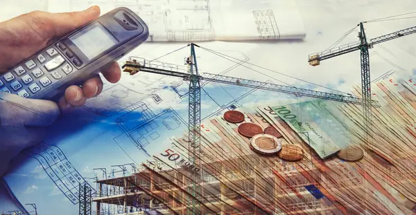 建設および不動産業 住宅価格 家およびお金の基礎構造 クレーンおよび建物の構造 ストックフォト