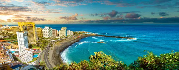 Sonnenuntergangsszenarien Spanien Meer Und Insel Strandabenteuer Und Reisekonzept Puerto Cruz lizenzfreie Stockfotos