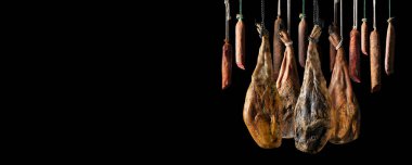 İspanyol iberik jambonu dilimliyorum. İspanyol jamonu ve geleneksel yemek. Sosis ve kasap ürünleri.