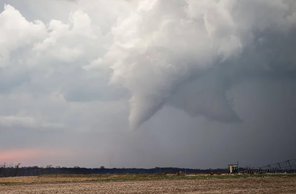 Ein Kegel Tornado Schlägt Ländlichen Raum Auf — Stockfoto