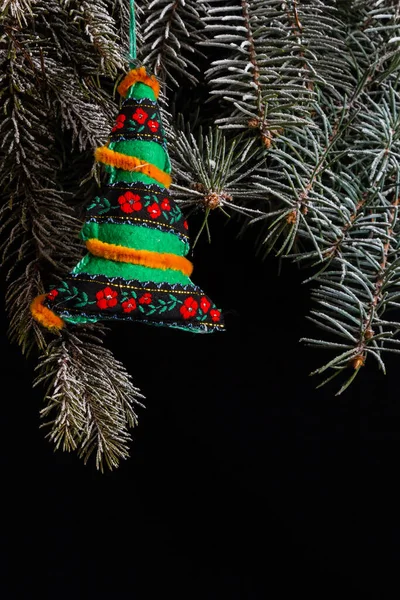 Handgemachtes Weihnachtsbaumspielzeug Weihnachtsspielzeug Fischgrätenbaum Klette — Stockfoto