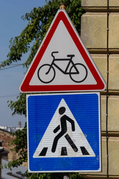 Trafikskylt Var Försiktig Cyklister Och Övergångsställen — Stockfoto