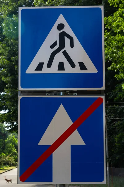 Señales Tráfico Peatonal Rendimiento Poste — Foto de Stock