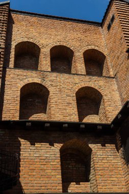 Duvardaki vintage pencereler, Lviv, Ukrayna.