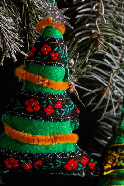 Handgemachtes Weihnachtsbaumspielzeug Weihnachtsspielzeug Fischgrätenbaum Klette — Stockfoto