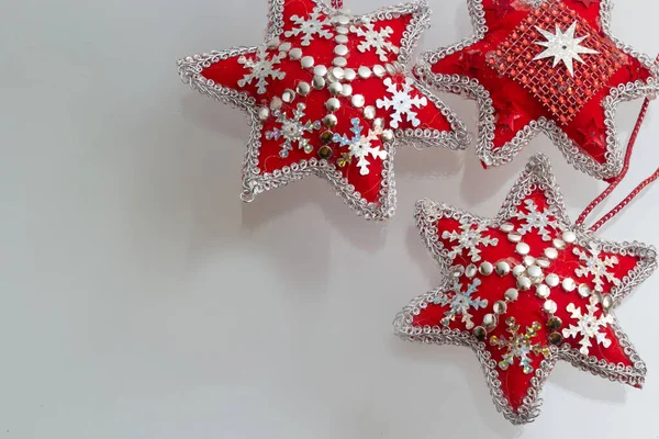 手作りの柔らかいおもちゃ クリスマスツリーの装飾 クリスマスプレゼント バレンタインデーの贈り物 愛の物語 糸のおもちゃ — ストック写真