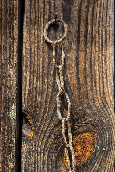 Rezavý Železný Řetěz Pozadí Staré Dřevěné Desky Textura — Stock fotografie