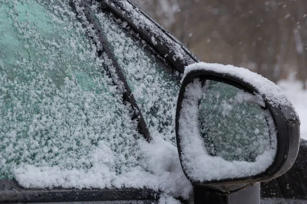 Verse Sneeuw Bedekt Omgeving Auto Spiegel Sneeuw Textuur Een Metalen — Stockfoto