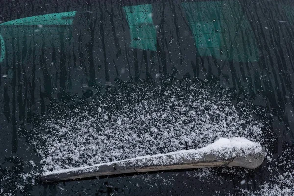 Arabanın Camları Donmuş Donmuş Silecekler Kış Sürücüsü Sorunu — Stok fotoğraf