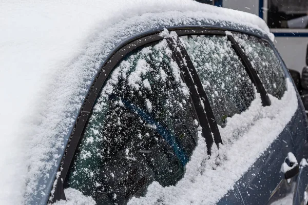 Auto Bedekt Met Een Sneeuw Een Rij Sneeuwval Detail Stock — Stockfoto