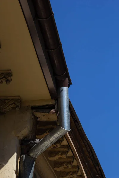 Sistema Drenagem Calha Suporte Telhado Escorra Telhado Casa Drenagem Telhado — Fotografia de Stock