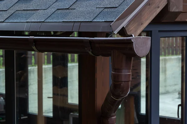 System Odprowadzania Ścieków Dachu Odpływ Dachu Domu Drenaż Dachów Drenaż — Zdjęcie stockowe