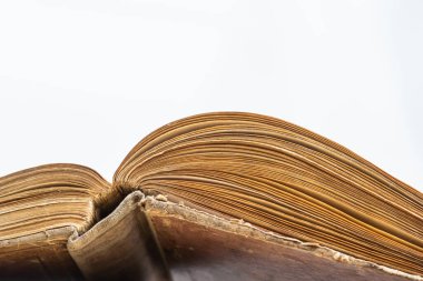 Kitap yığınları üzerine açık bir kitap arka plan shcool çalışma kitabı. Edebiyat, eğitim ve kitap yayıncılığı kavramı. Metin için boş alan.