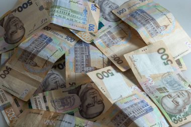 Ukrayna 'nın parası. Ukrayna Hryvnia banknotlarının geçmişi. Hryvnia 500, 200. Uah! Para ve tasarruf kavramı.