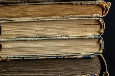 Kitap geçmişi. Kütüphanedeki eski kitaplar. Kitapçı, Bilgi Yayınları Edebiyatı. Kitapçı, Kitapçı Geçidi.