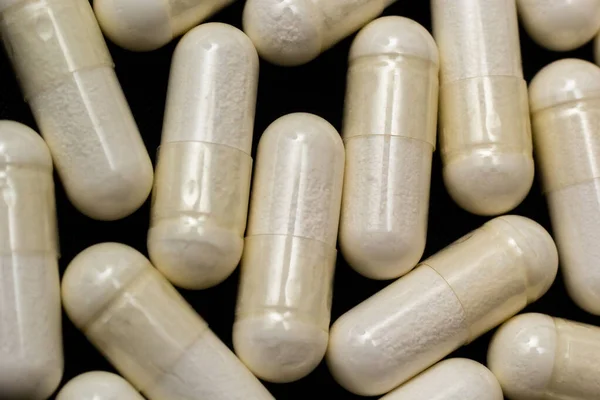 Capsule Bianche Pillole Sfondo Nero Medicina Concetto Sanitario Gamma Farmaci — Foto Stock