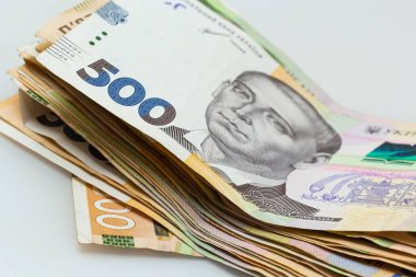 Ukrayna 'nın parası. Ukrayna Hryvnia banknotlarının geçmişi. Hryvnia 500, 200. Uah! Para ve tasarruf kavramı.