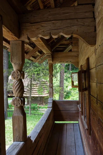 Terrass Ett Gammalt Trähus Historisk Traditionell Arkitektur Ukraina Sommaren Solig — Stockfoto