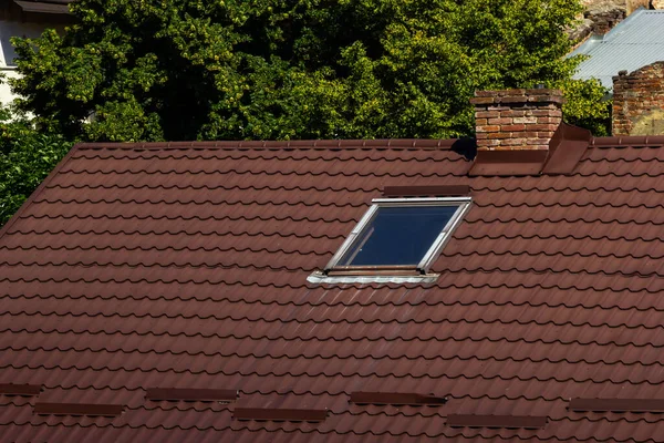 Střecha Nového Domova Keramický Komín Kovové Střešní Tašky Okapy Střešní — Stock fotografie