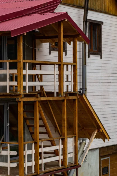Piękny Nowoczesny Salon Tarasowy Duży Drewniany Taras Drewnianym Domu Lasem — Zdjęcie stockowe