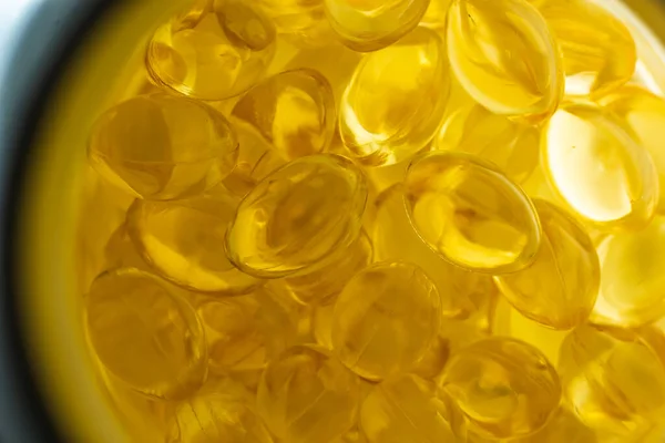 Veel Gele Gelatinecapsules Een Lichte Achtergrond Omega Viraminen Close Macro — Stockfoto