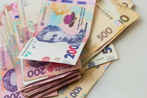 Ukrayna 'nın parası. Ukrayna Hryvnia banknotlarının geçmişi. Hryvnia 500, 200. Uah! Para ve tasarruf kavramı.