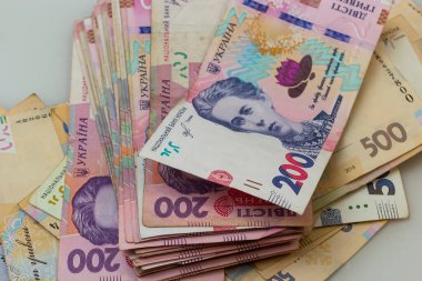 Ukrayna 'nın parası. Ukrayna Hryvnia banknotlarının geçmişi. Hryvnia 500, 200. Uah! Para ve tasarruf kavramı.