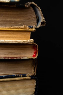 Kitap geçmişi. Kütüphanedeki eski kitaplar. Kitapçı, Bilgi Yayınları Edebiyatı. Kitapçı, Kitapçı Geçidi.