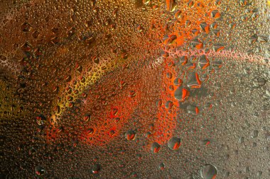 Soyut arka plan düşüşü, cam düşüşü sonbahar sarı yapraklar ıslak Ekim havası.