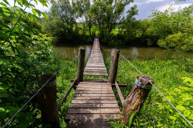 Asma köprü, maceraya giden yol, diğer tarafa geçmek..