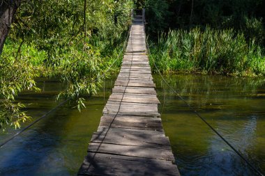 Asma köprü, maceraya giden yol, diğer tarafa geçmek..