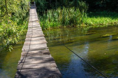 Asma köprü, maceraya giden yol, diğer tarafa geçmek..
