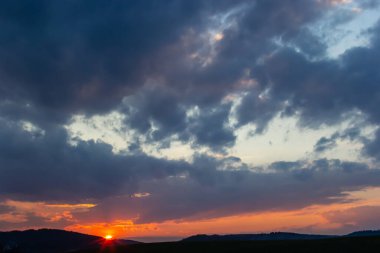 Gökyüzünün arka planı, gökyüzü renklidir..