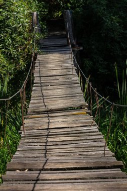 Asma köprü, maceraya giden yol, diğer tarafa geçmek..