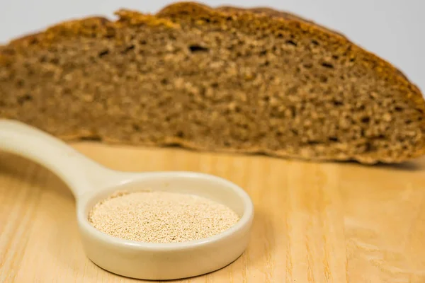 全粒パンのマクロの乾燥酵母は — ストック写真