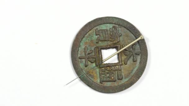 Ago Agopuntura Moneta Cinese Antica Tavolo Girevole — Video Stock