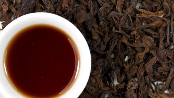 Чай Ерх Сирий Чай Приготував Чай Китайській Мисці Поворотному Столі — стокове відео
