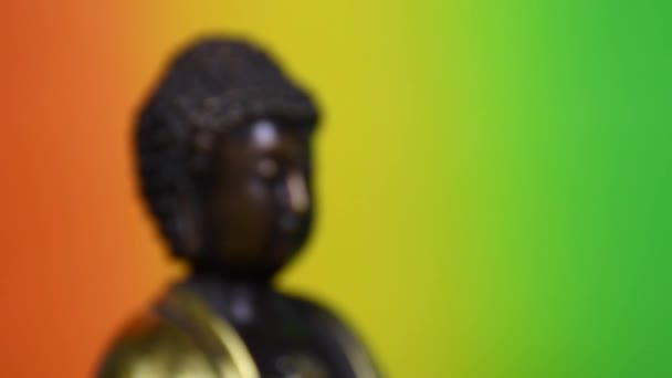 Тібетський Будда Камерою Рухається Вперед Збільшуються — стокове відео