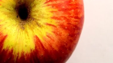 Kırmızı ve olgun elma bir dönüm tablosunda, düz görünüm üzerinde kopyalama alanı ile