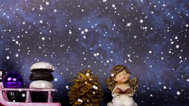 圣诞装饰与降雪 雪橇与Pfeernuss和圣诞快乐的消息 相机运动 相机滑梯 — 图库视频影像
