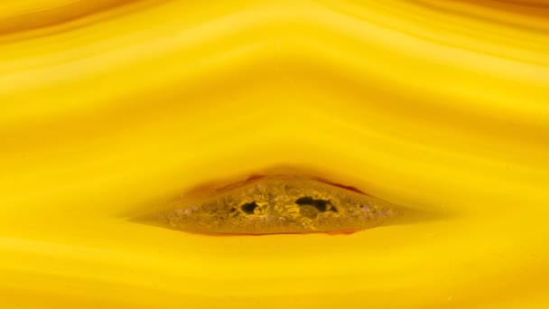 Agate Cut Yellow Zoom Out — Stock Video