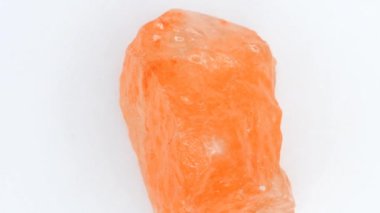Himalaya tuzunun tamamı ve kristaller.