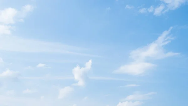 Прекрасное Белое Облако Небе — стоковое фото