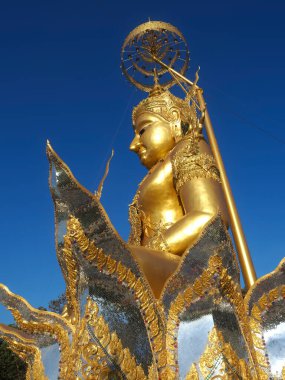 Büyük Milyoner Buddha. Büyük İmparator. Wat Phra 'daki Buda' nın altın heykeli Doi Saket, Chiang Mai, Tayland