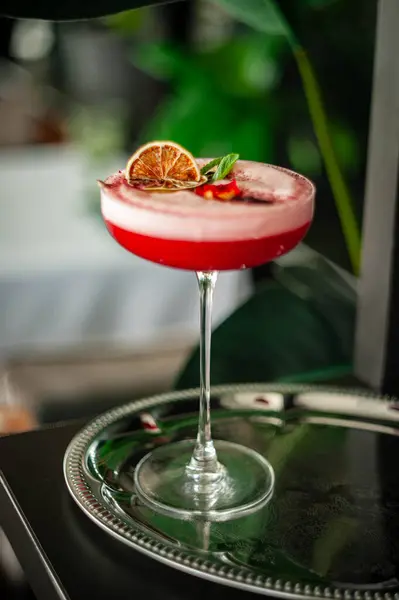 Roze Dame Alcoholische Cocktail Drank Met Gin Grenadine Siroop Citroensap Rechtenvrije Stockafbeeldingen