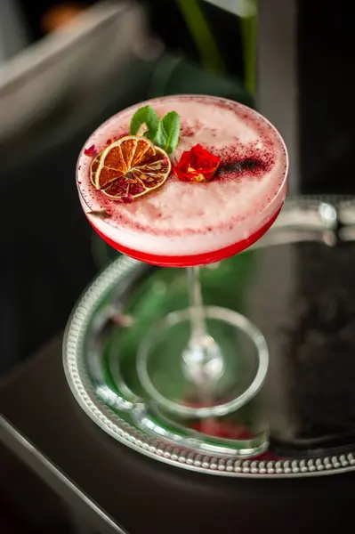Roze Dame Alcoholische Cocktail Drank Met Gin Grenadine Siroop Citroensap Stockfoto