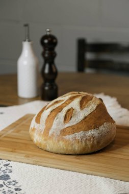 Taze kokulu ev yapımı ekmek. Lezzetli.
