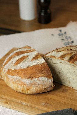 Taze kokulu ev yapımı ekmek. Lezzetli.