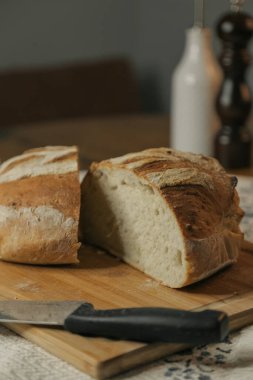 Taze kokulu ev yapımı ekmek. Lezzetli.