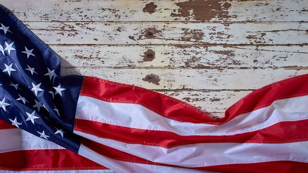 Amerykańska Flaga Obchody Lipca Białym Drewnianym Rustykalnym Tle Okazji Dnia — Zdjęcie stockowe